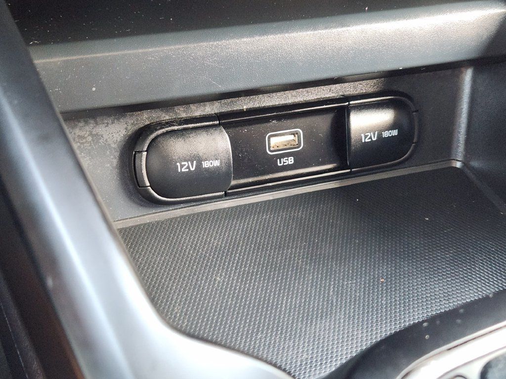 Used 2025 Kia Soul LX w/ LX Technology Package FWD image 21