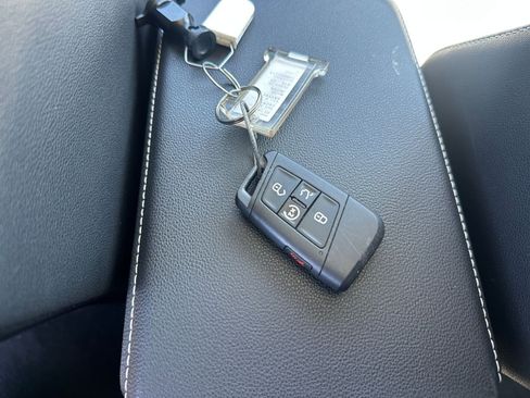 Used 2025 Volkswagen Jetta SE image 22