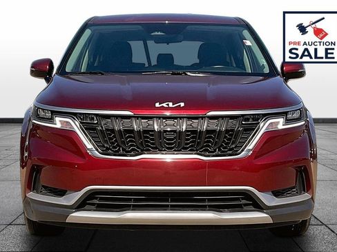 Certified 2024 Kia Carnival LX image 3