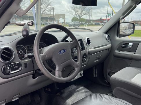 Used 2005 Ford Expedition XLT image 9