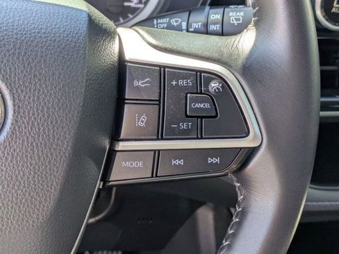 Used 2025 Toyota Highlander LE image 24