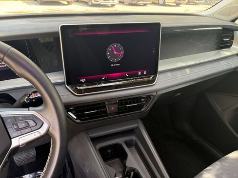 Used 2026 Volkswagen Tiguan SE FWD image 17