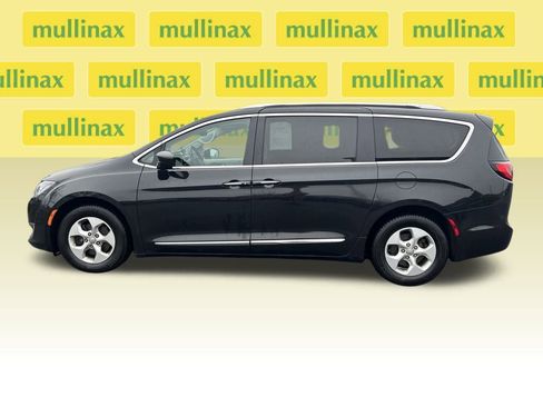 Used 2017 Chrysler Pacifica Touring-L Plus image 11