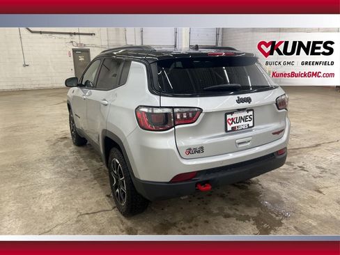 Used 2025 Jeep Compass Trailhawk image 9