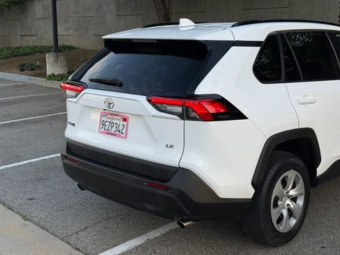 Used 2021 Toyota RAV4 LE FWD image 15