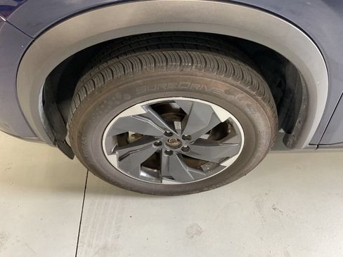 Used 2025 Nissan Rogue SV FWD image 16