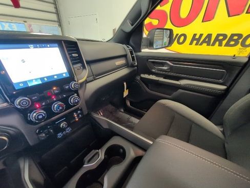 New 2026 RAM 1500 4x4 Crew Cab image 29