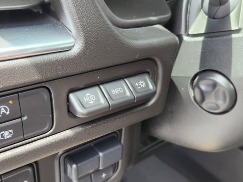 Used 2024 GMC Yukon AT4 w/ Technology Package AWD/4WD image 23