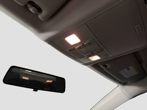 Certified 2022 Volkswagen Taos SE image 18