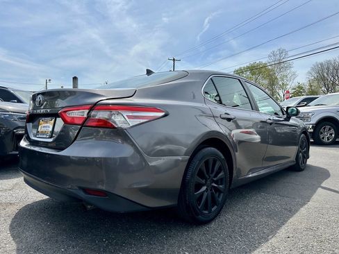 Used 2019 Toyota Camry LE image 4