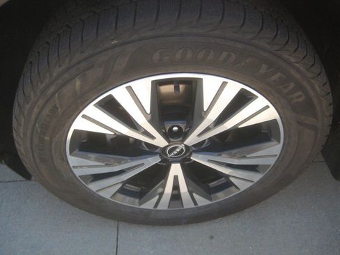Used 2023 Nissan Rogue SV AWD/4WD image 11
