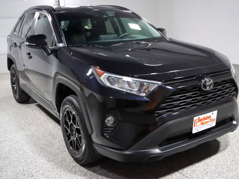 Used 2021 Toyota RAV4 XLE FWD image 5