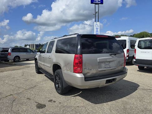 Used 2007 GMC Yukon XL SLT w/ SLT Preferred Equipment Group image 5