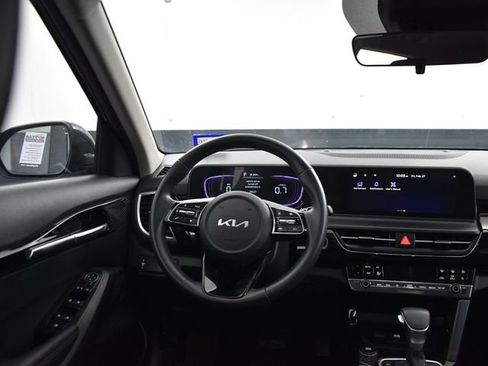 Used 2025 Kia Seltos S image 32