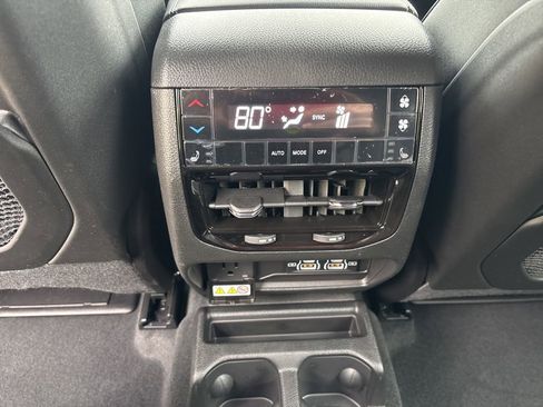 Used 2025 Jeep Grand Cherokee L Limited w/ Luxury Tech Group II AWD/4WD image 21
