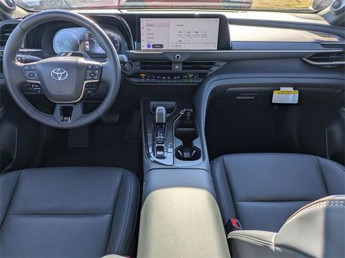 Certified 2025 Toyota Crown Limited image 15