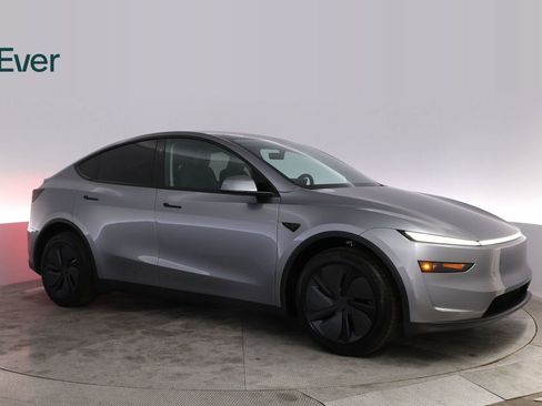 Used 2026 Tesla Model Y Long Range RWD image 14