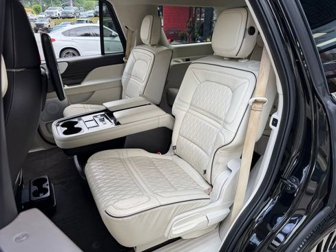 Used 2020 Lincoln Navigator Black Label w/ Cargo Convenience Package AWD/4WD image 31
