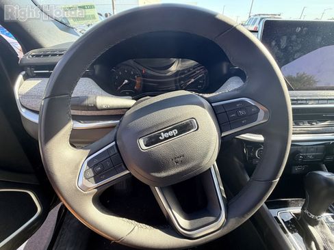 Used 2024 Jeep Compass Latitude AWD/4WD image 11