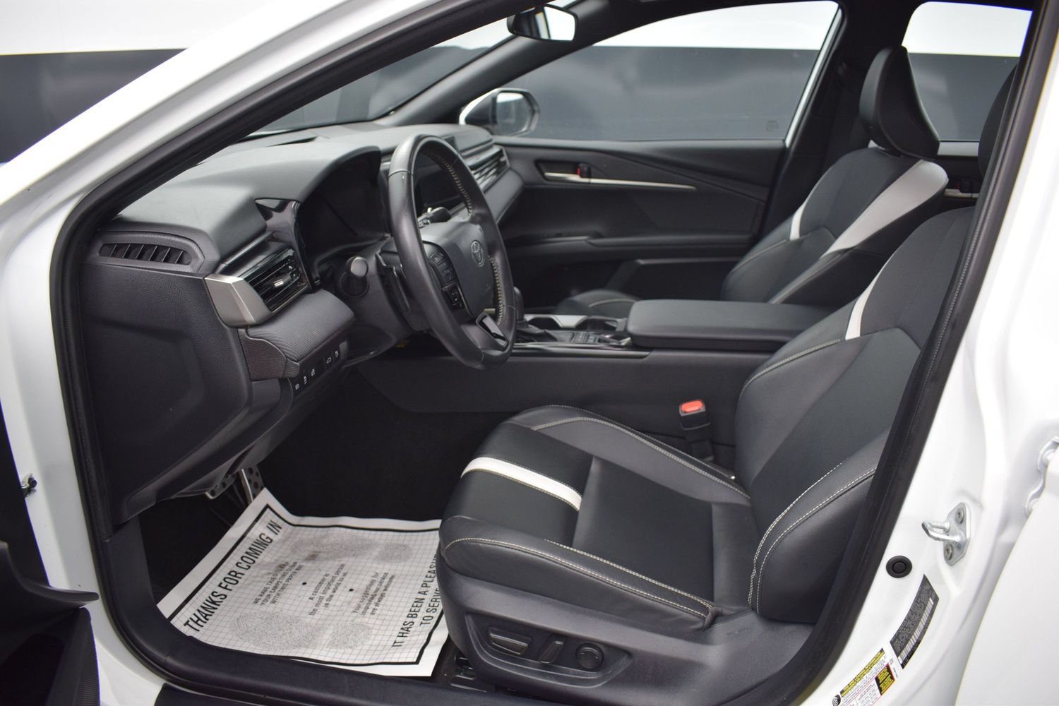 Used 2025 Toyota Camry SE FWD image 13
