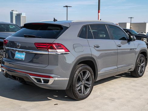 Used 2021 Volkswagen Atlas Cross Sport SE w/ Panoramic Sunroof Package image 6