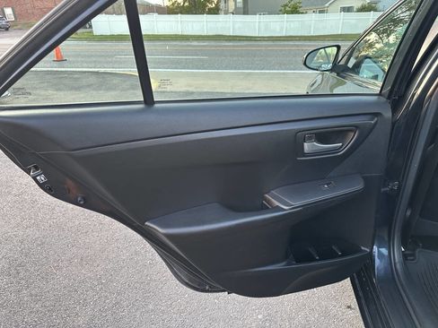 Used 2015 Toyota Camry SE image 18