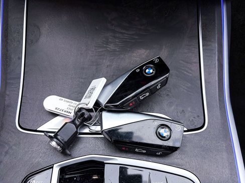 Used 2023 BMW X7 xDrive40i w/ M Sport Package AWD/4WD image 31