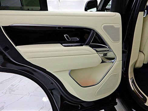 Used 2025 Land Rover Range Rover SE AWD/4WD image 41