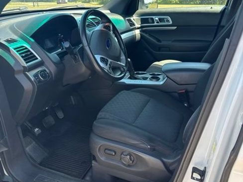 Used 2014 Ford Explorer XLT FWD image 8