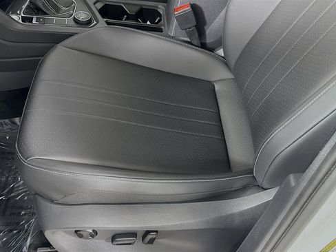 Used 2023 Volkswagen Tiguan SE w/ Panoramic Sunroof Package AWD/4WD image 12