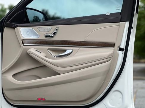 Used 2017 Mercedes-Benz S 550 Sedan image 22
