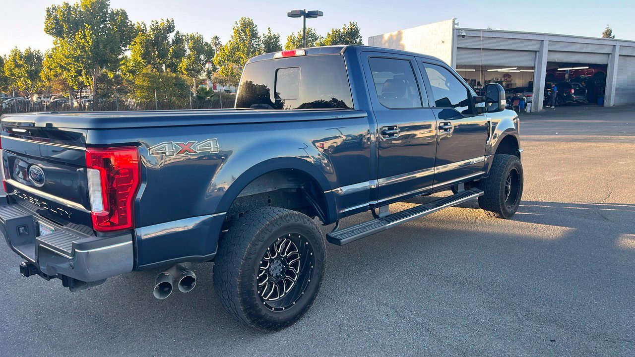 Used 2017 Ford F250 Lariat w/ Lariat Value Package AWD/4WD image 2
