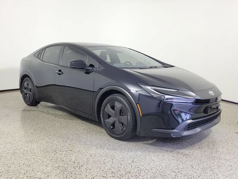 Used 2025 Toyota Prius LE FWD image 4
