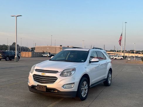Used 2017 Chevrolet Equinox LT FWD image 8