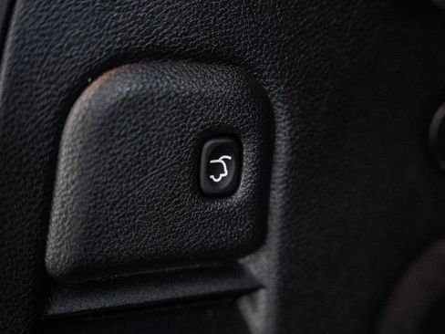 Used 2019 Jeep Grand Cherokee Laredo w/ Security & Convenience Group image 14