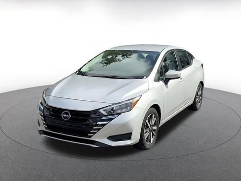 Used 2025 Nissan Versa SV FWD image 4