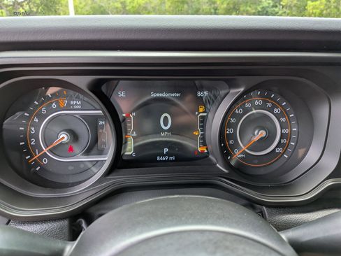 Used 2025 Jeep Gladiator Mojave w/ Convenience Group AWD/4WD image 25