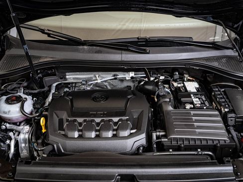 Used 2024 Volkswagen Tiguan SE R-Line image 37