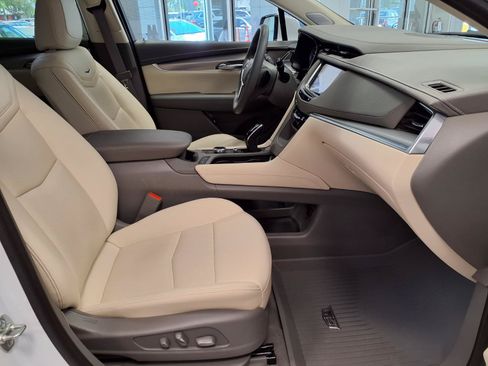 Certified 2025 Cadillac XT5 Premium Luxury w/ Technology Package AWD/4WD image 10