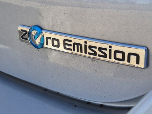 Used 2016 Nissan Leaf SV image 11