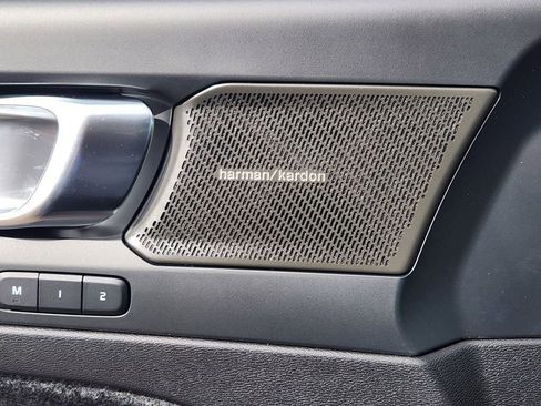 New 2025 Volvo XC40 B5 Ultra w/ Climate Package image 4