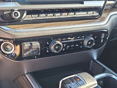 Used 2024 Chevrolet Silverado 1500 LT Trail Boss w/ Convenience Package II image 21