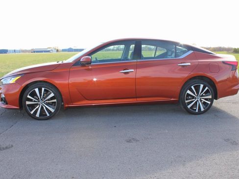 Used 2022 Nissan Altima 2.5 Platinum image 4