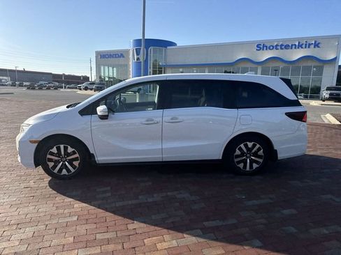 Certified 2025 Honda Odyssey EX-L image 3