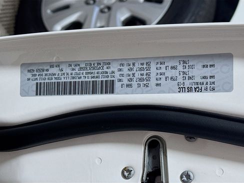 Used 2019 Dodge Journey SE image 30