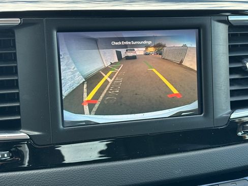 Used 2024 Chrysler Voyager LX image 22