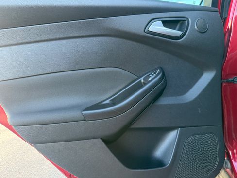 Used 2015 Ford Focus Titanium w/ Titanium Technology Package FWD image 25