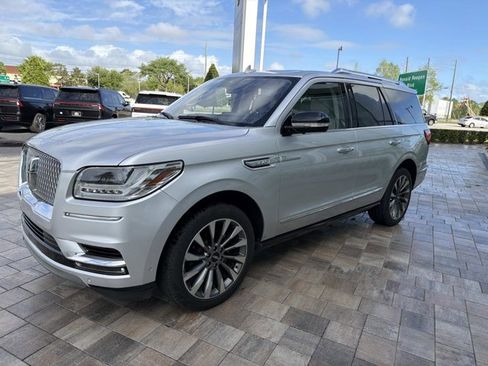Used 2019 Lincoln Navigator Select w/ Technology Package image 4