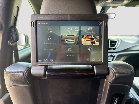 Used 2020 Chrysler Pacifica Touring-L Plus w/ S Appearance Package FWD image 26