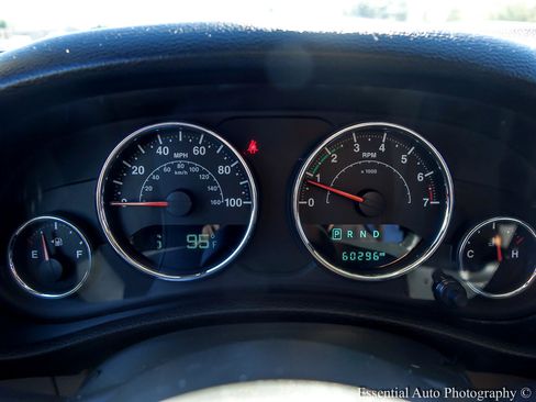 Used 2017 Jeep Wrangler Unlimited Sahara w/ Connectivity Group image 15